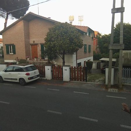 Affittacamere Villa Sofia Accanto Ospedale Con Ampio Giardino Fano Luaran gambar