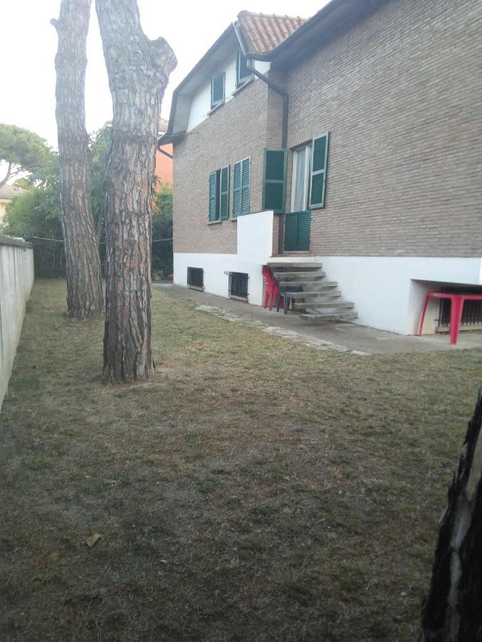 Affittacamere Villa Sofia Accanto Ospedale Con Ampio Giardino Fano Luaran gambar