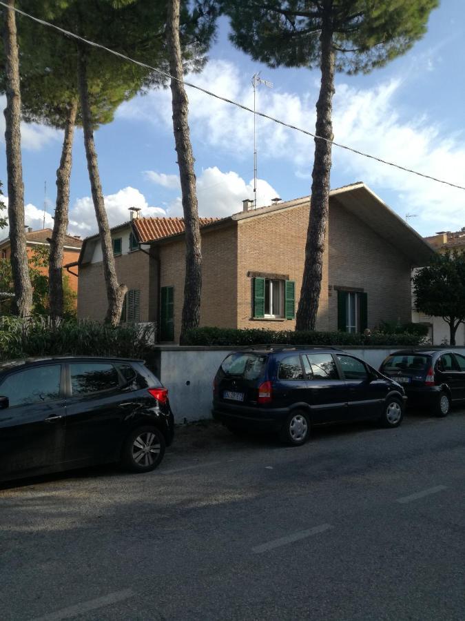 Affittacamere Villa Sofia Accanto Ospedale Con Ampio Giardino Fano Luaran gambar